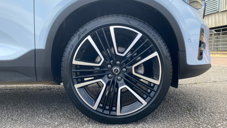 Volvo XC40 2.0 B4P Ultra Dark 5dr Auto Petrol Estate